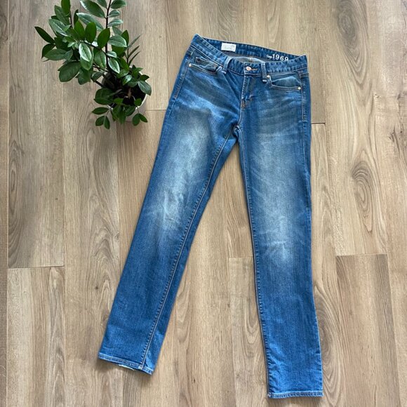 GAP Mid-Blue "Real Straight" Mid-Rise Jeans - Picture 1 of 14